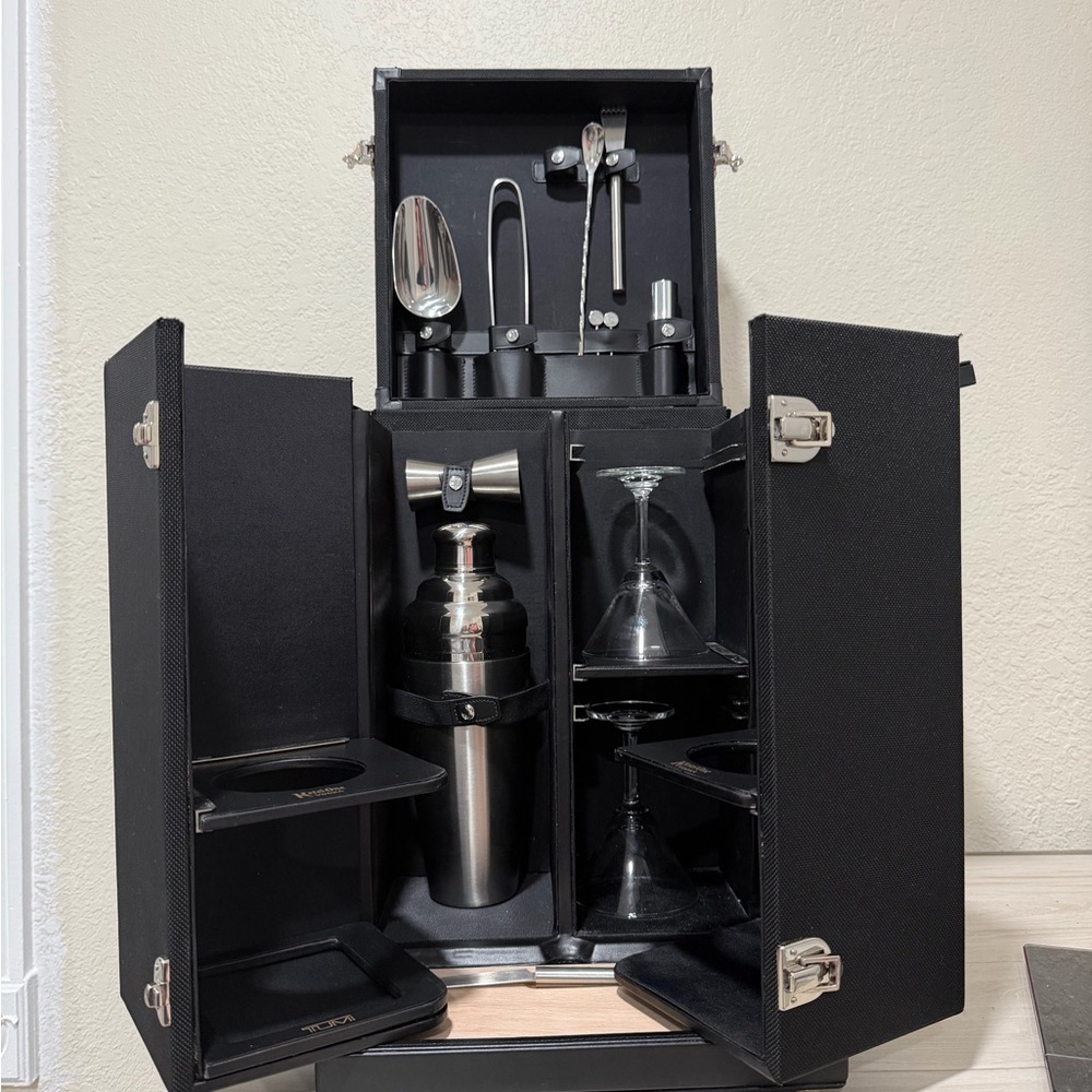 TUMI MIXOLOGY SET BAR KETEL ONE